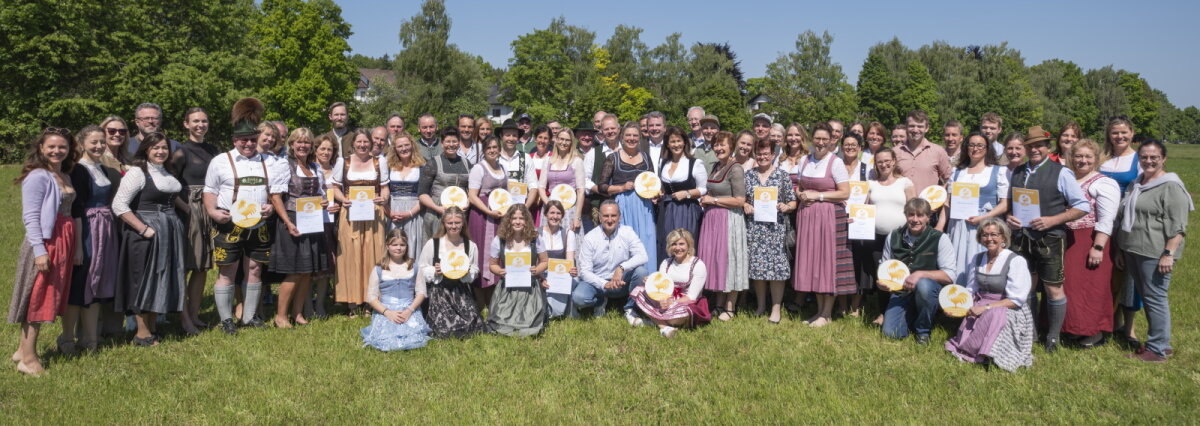 Gruppenbild mit den Preisträgern Goldener Gockel 2025