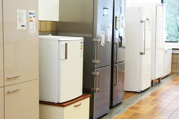 Kühlschränke in einem Ausstellungsraum