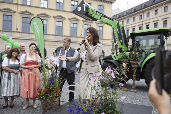 Staatsministerin Michaela Kaniber bei Ihrer Rede zur Eröffnung der Bauernmarktmeile