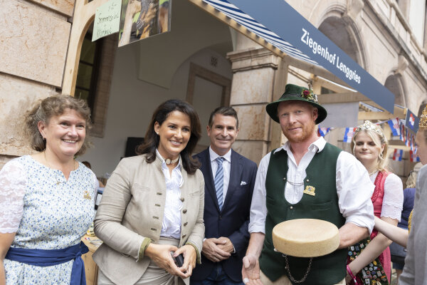 Hoffest Fest der Nationen Bauernmarktmeile