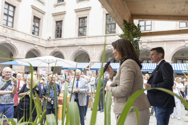 Hoffest Fest der Nationen Bauernmarktmeile