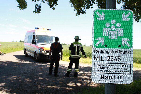 Rund 80 Rettungstreffpunkte im Landkreis: Schilder für schnellere Hilfe im  Wald